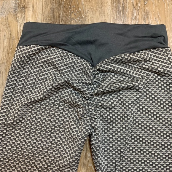 Women Workout High Waist Scrunched Butt Leggings - Picture 6 of 11